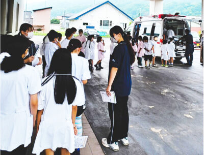 北海道勤医協｜「奨学生が小学生」の医療体験お手伝い